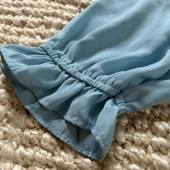 Abercrombie and Fitch Cinched Front Puff Sleeve Top - Picture 2 of 4